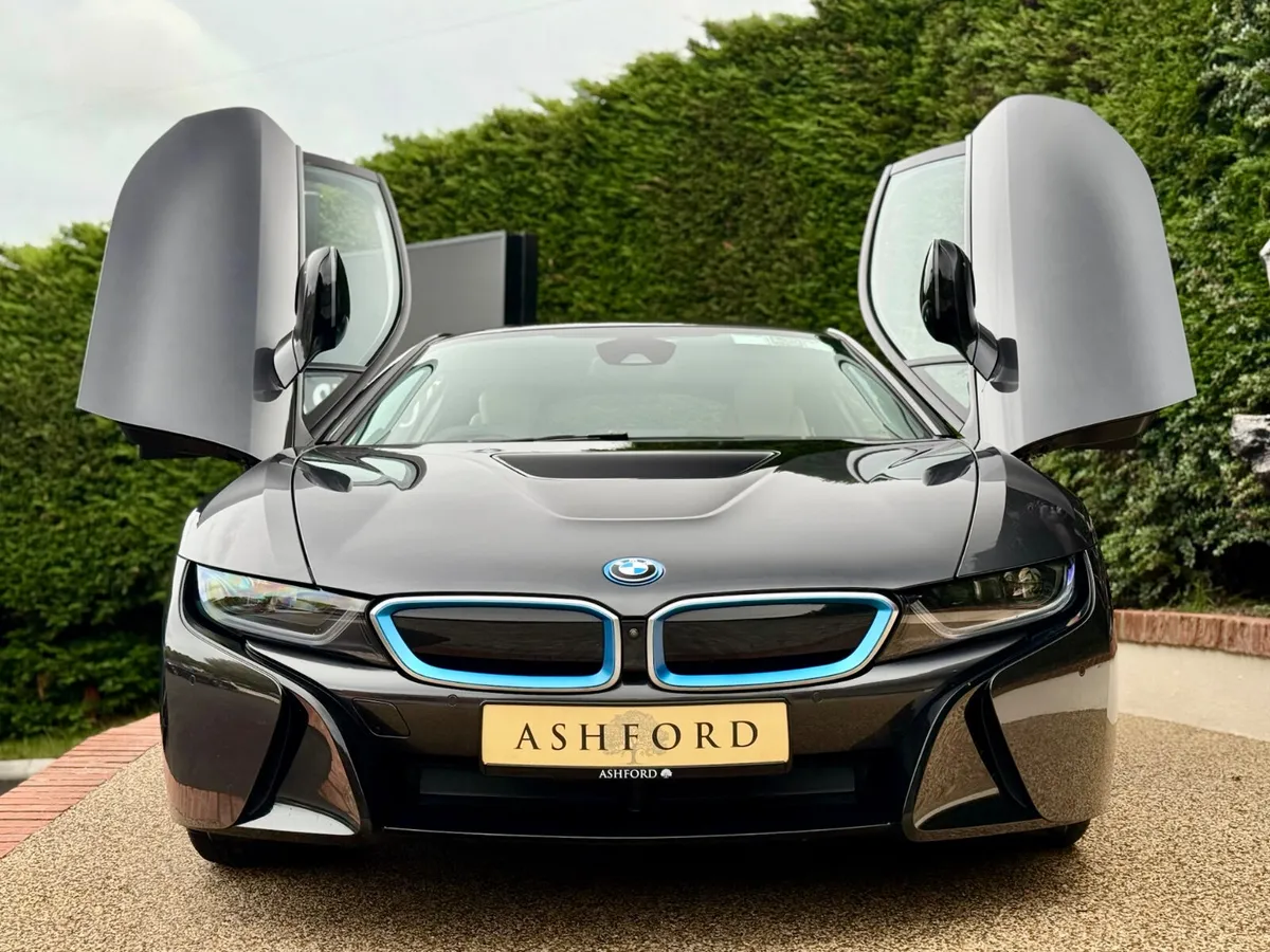 2018 BMW i8 357BHP FULL BMW HISTORY - Image 4