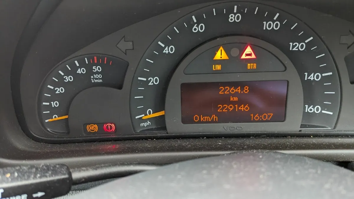 Mercedes-Benz C-Class 2002 - Image 4