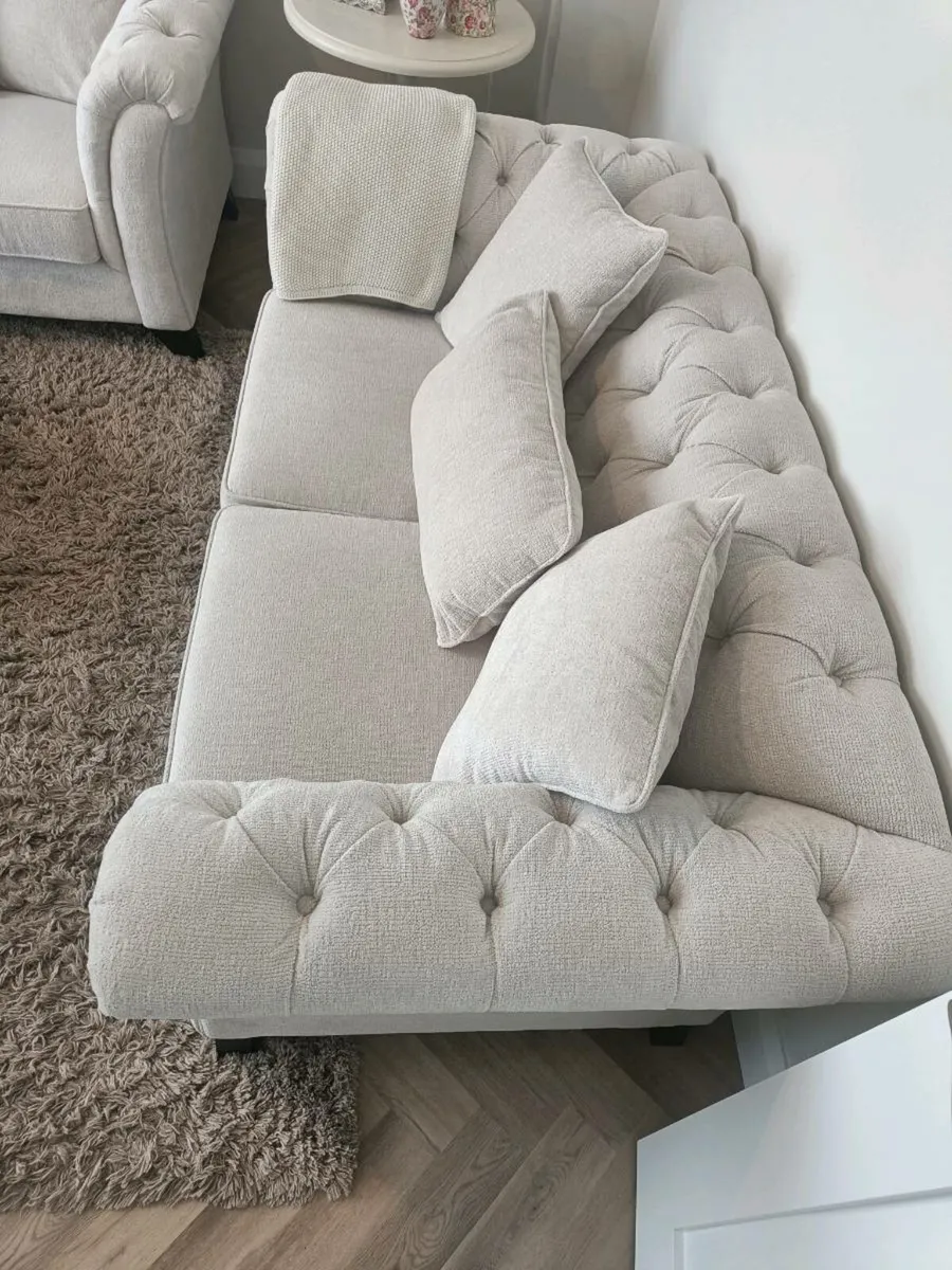 Chesterfield couches - Image 3