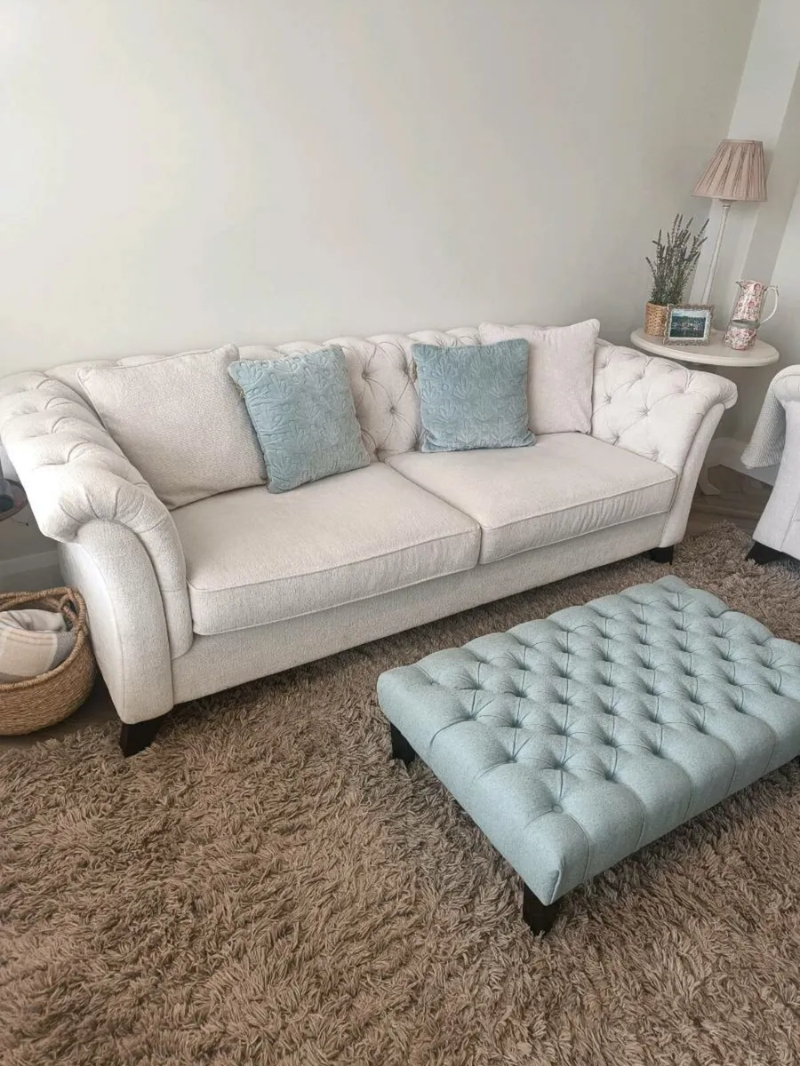 Chesterfield couches - Image 4