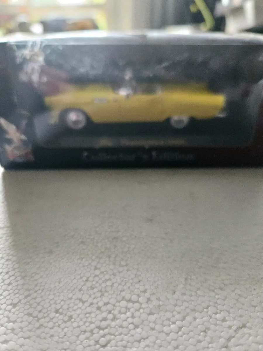 Corgi Road Signature 1955 Thunderbird - Image 3