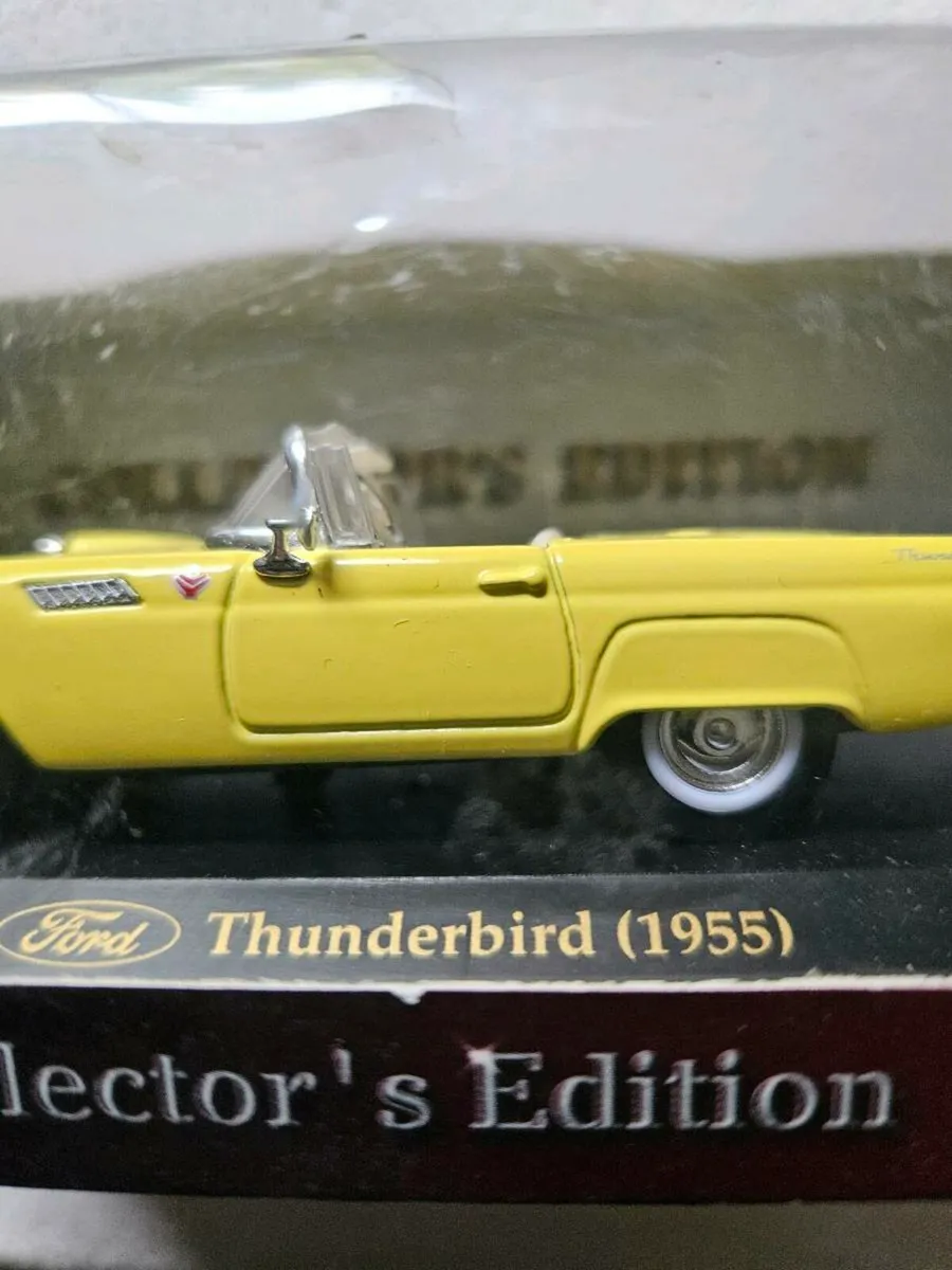 Corgi Road Signature 1955 Thunderbird - Image 4
