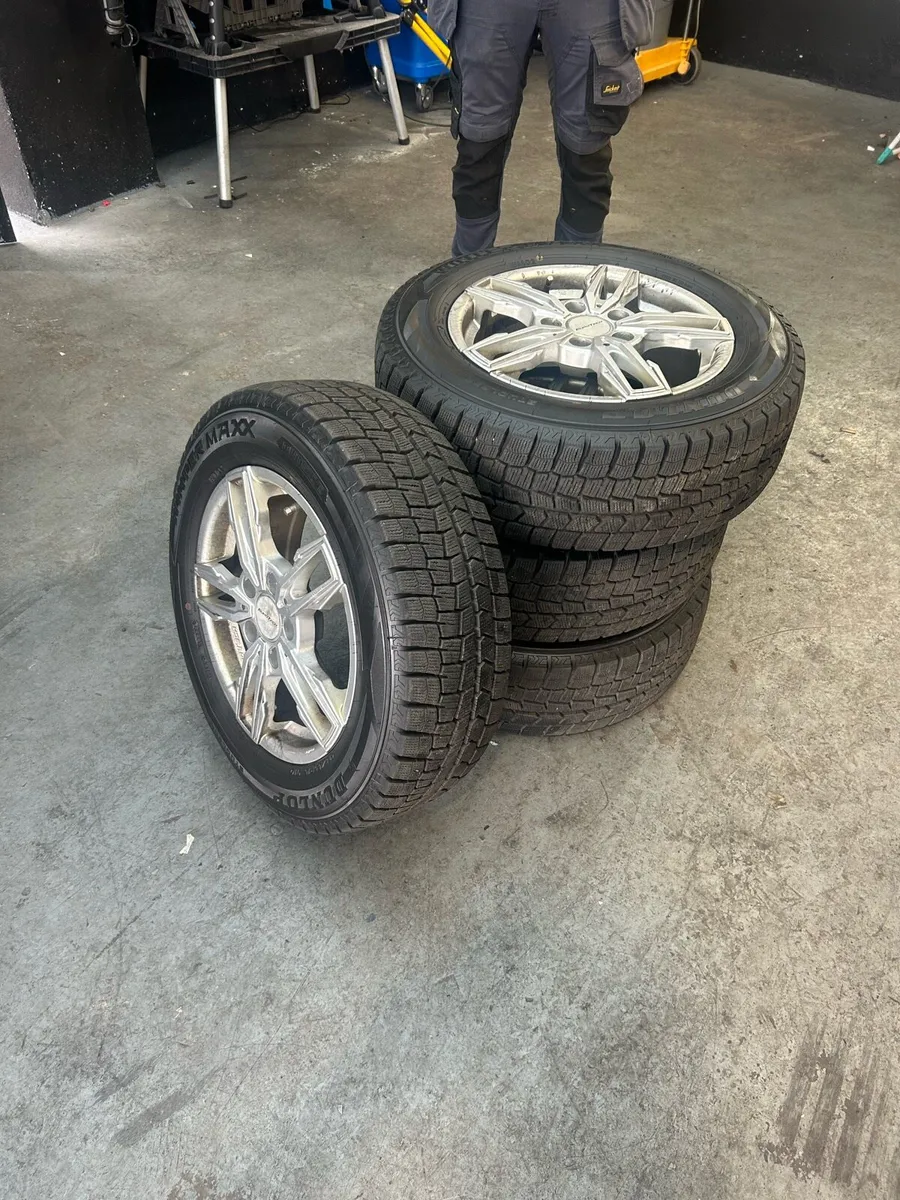Alloys brand new tyres 15 inch - Image 1