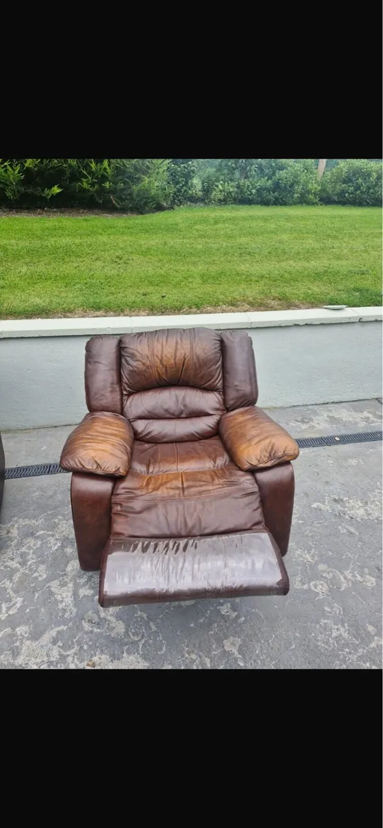 Leather couch - Image 4