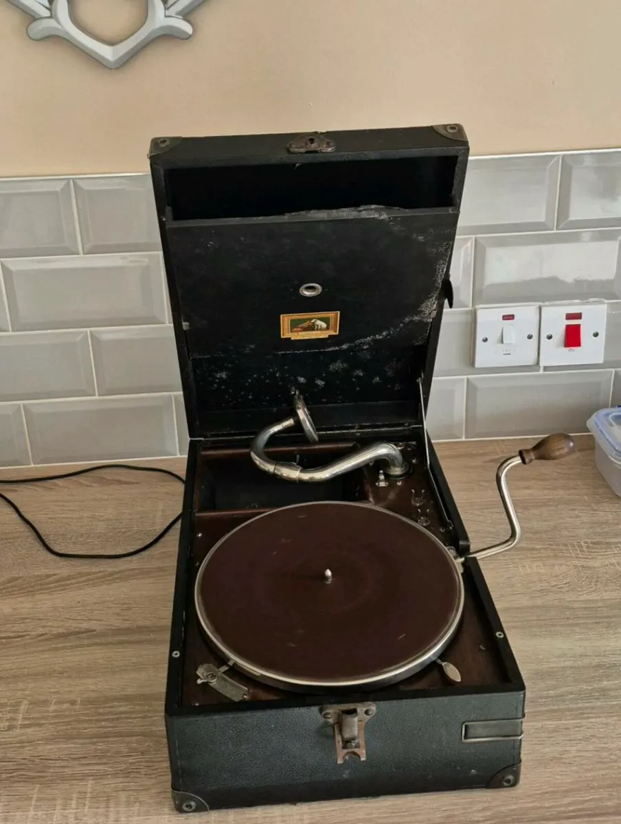 EARLY 1900s ANTIQUE  MASTERS PORTABLE VOICE WIND - Image 4