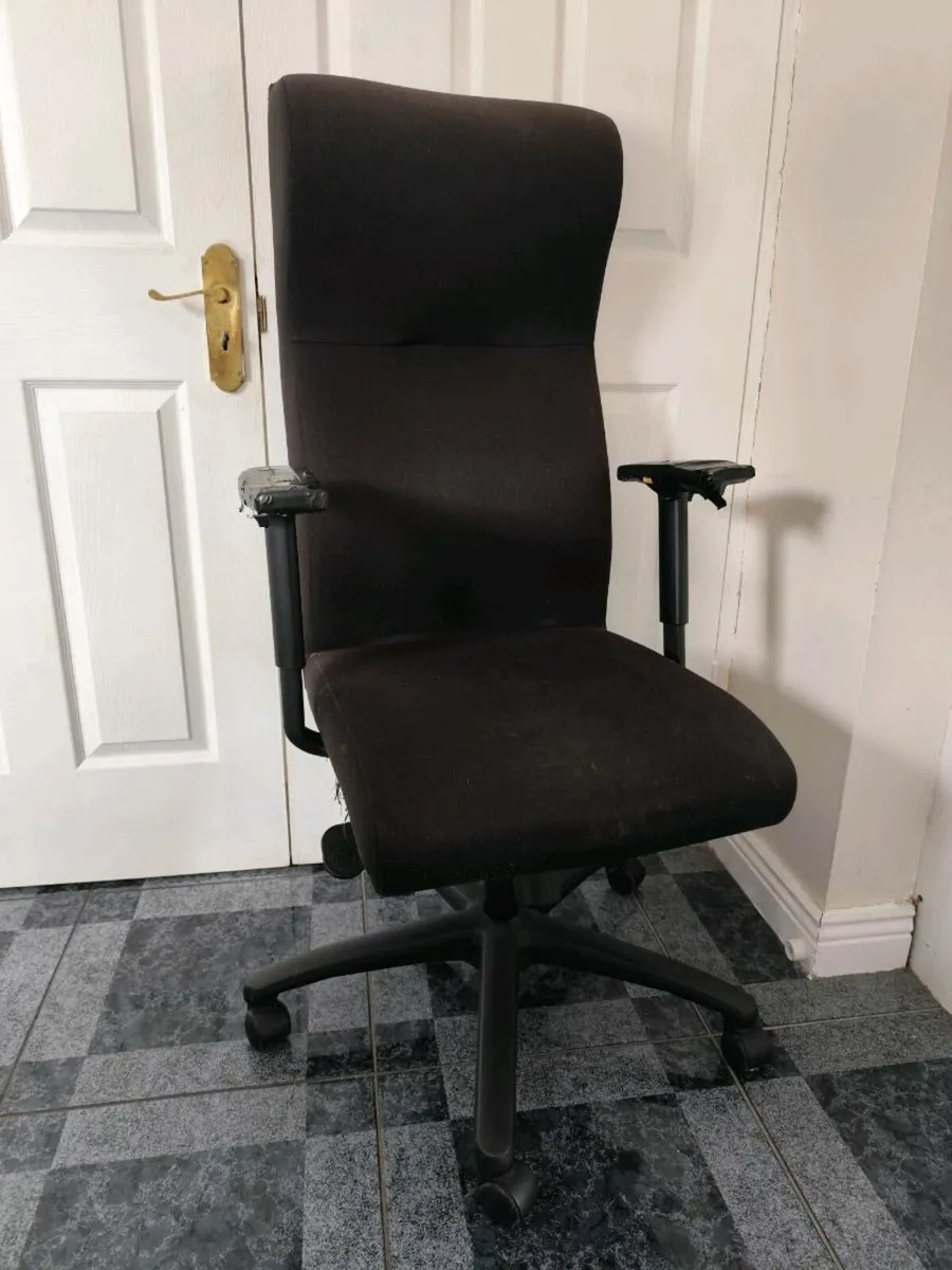 Ergonomic Office Chair - Image 1