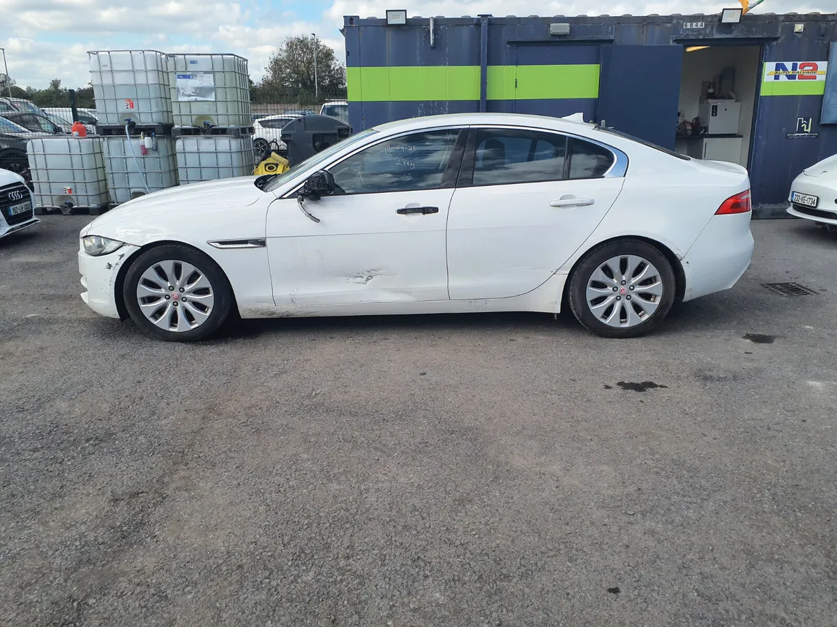 2016 jaguar XE - Image 4