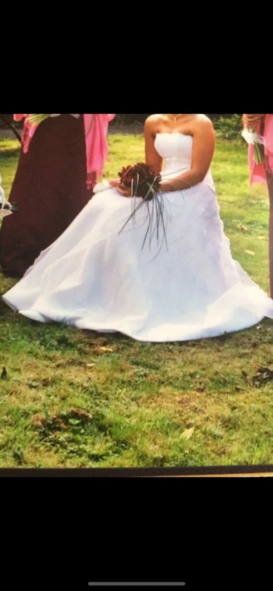 Wedding dress - Image 2