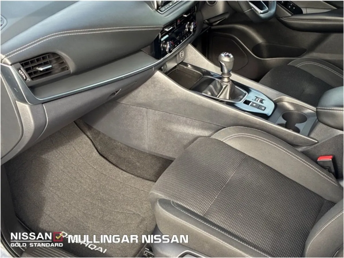 Nissan QASHQAI 1.3sv M/hybrid Petrol - Check out - Image 4