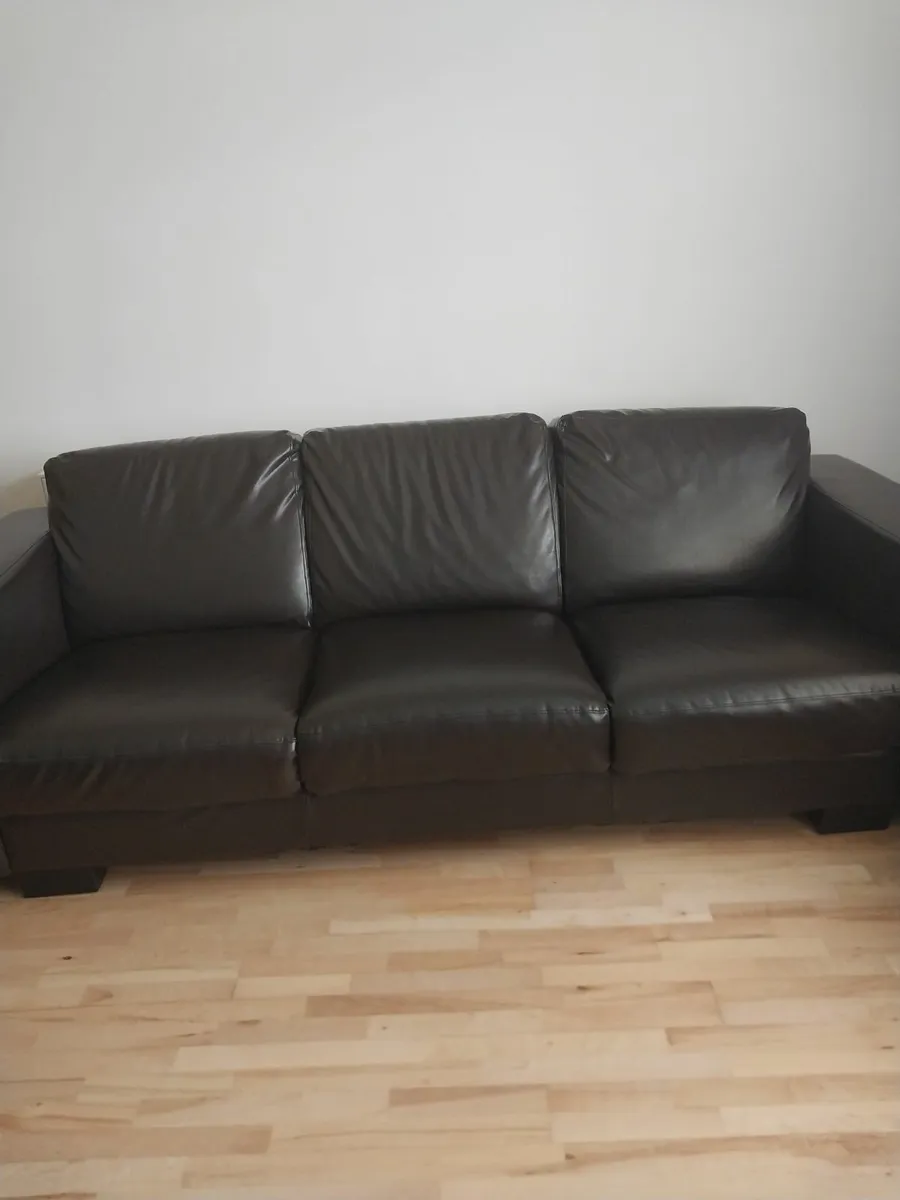 Sofa  set 3 +2  excellent condition - Image 3