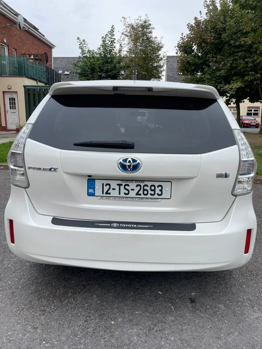 Toyota PriusCX  Hybrid 7 seater 2012 - Image 2