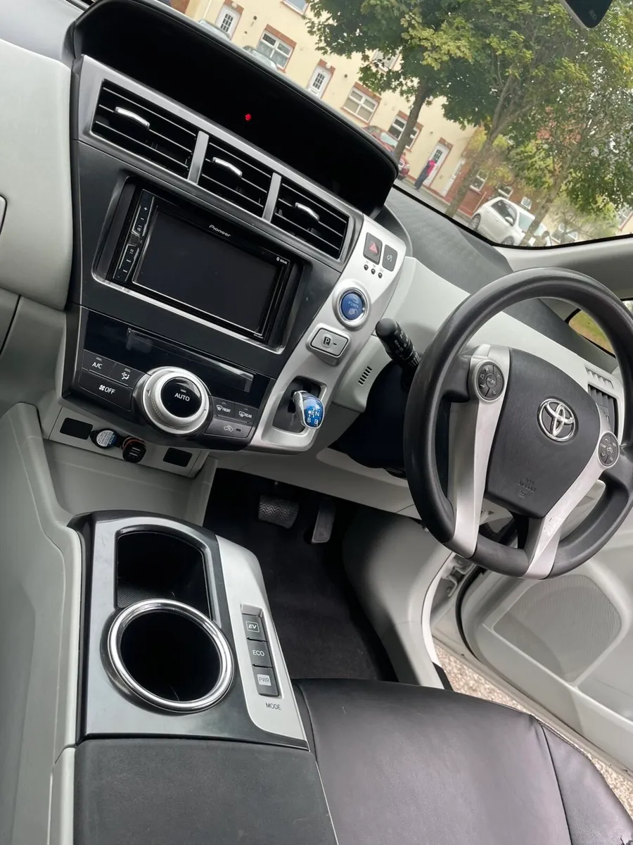 Toyota PriusCX  Hybrid 7 seater 2012 - Image 4