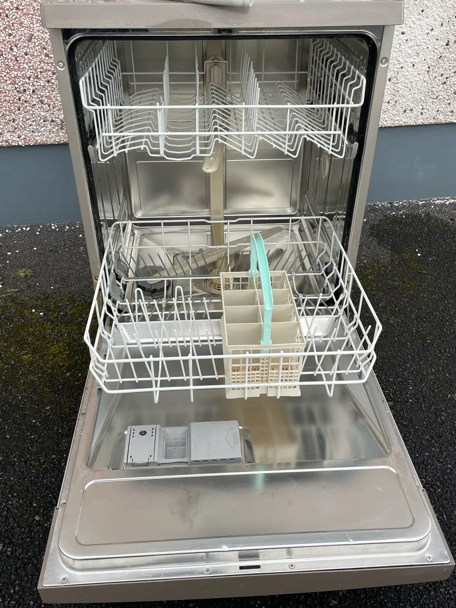 Freestanding Hotpoint Dishwasher - Image 2