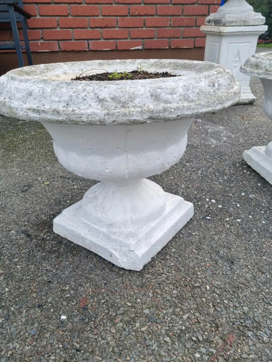 Large pair of old flower pots - Image 2