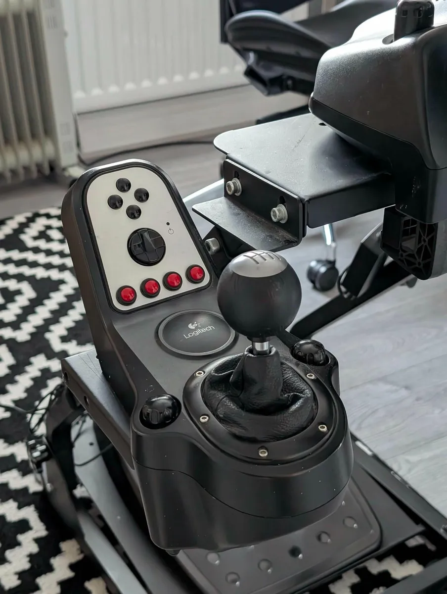 Logitech G27 + Stand - Image 2