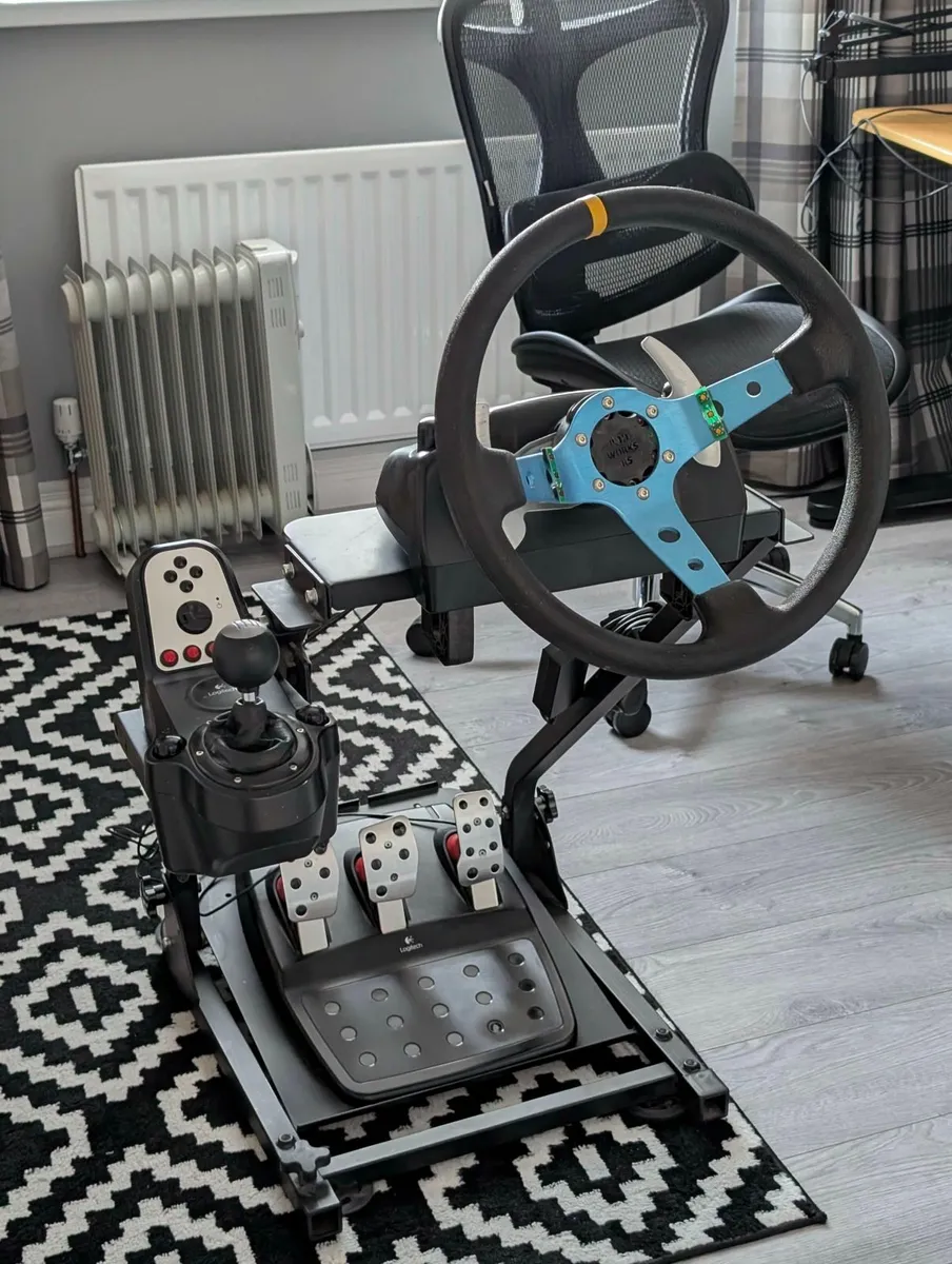 Logitech G27 + Stand - Image 1
