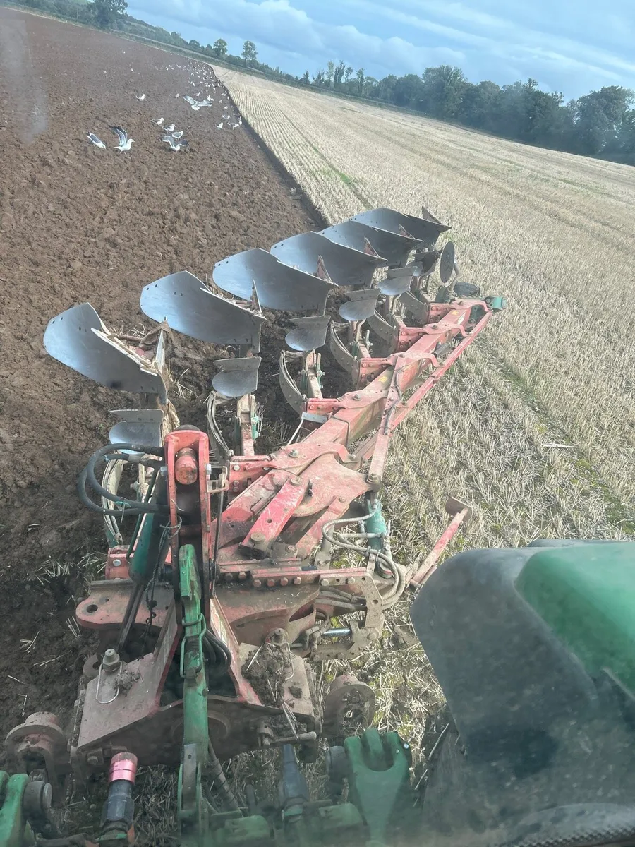 Ploughman or tractor driver - Image 1