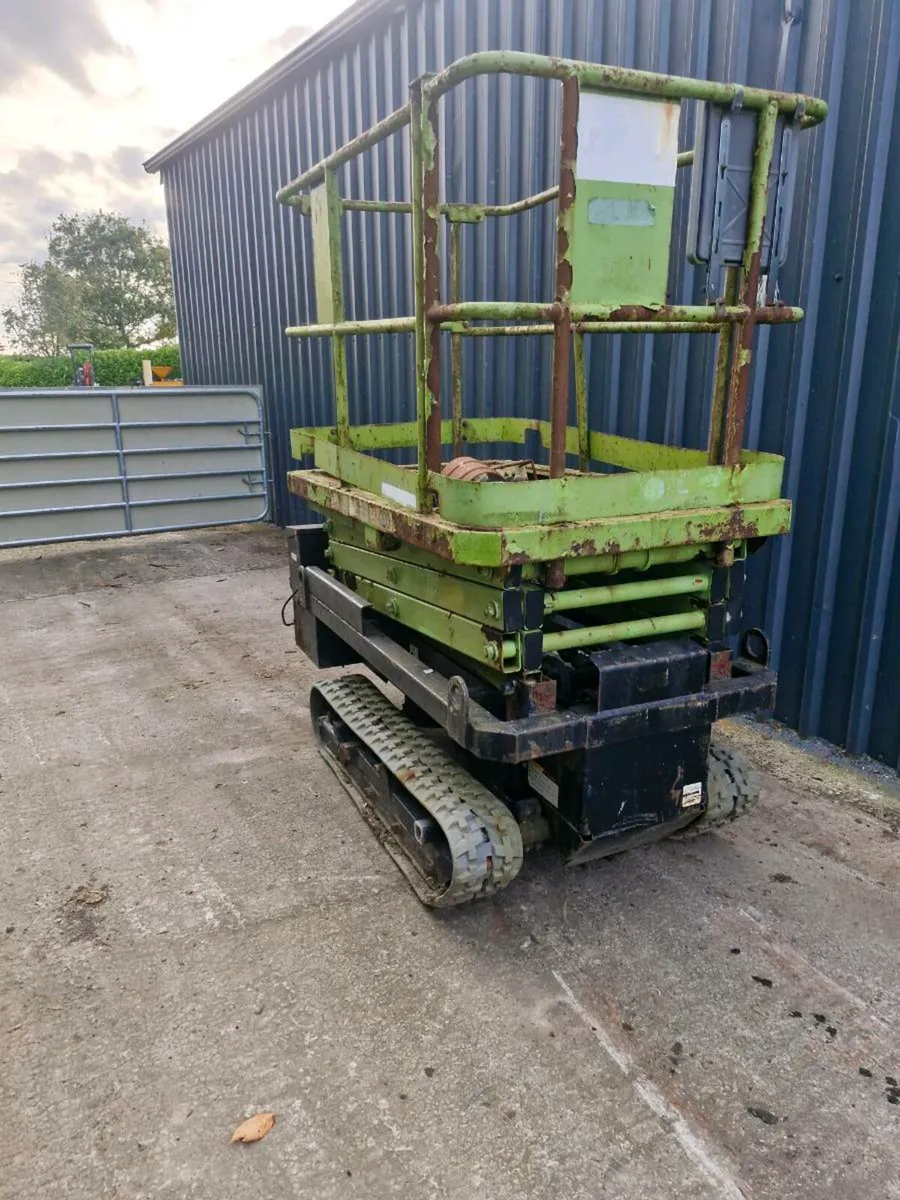 Track scissor lift - Image 1