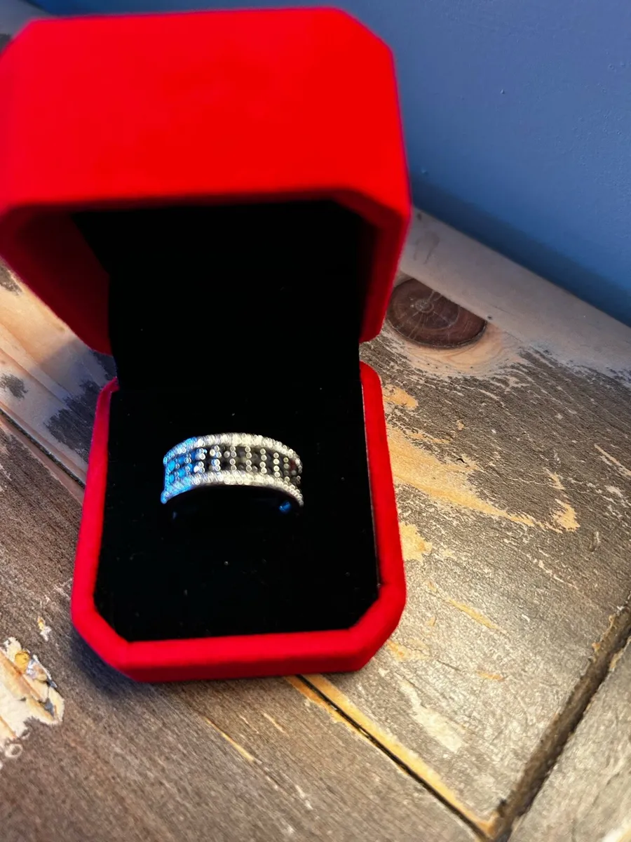 Gold Diamonds and Sapphire Ring - Image 1