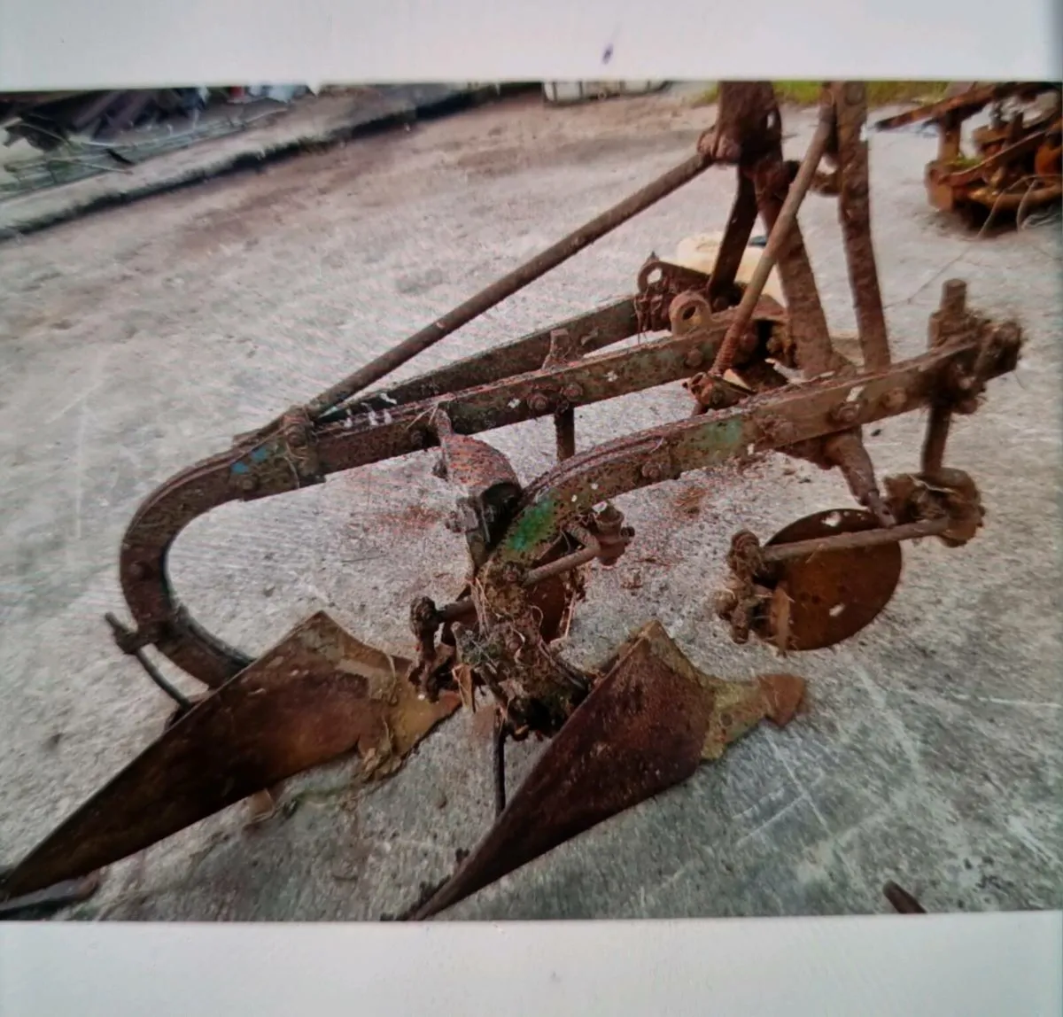 Ploughs 3 furrow/ 2 furrow. - Image 1