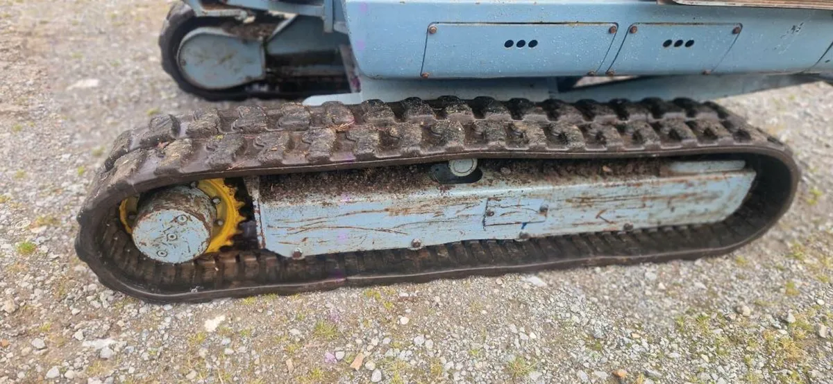 Rubber tracks Ex 30 - Image 1