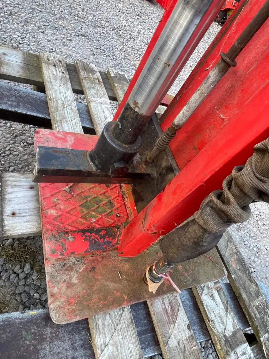 Wood line log splitter - Image 2