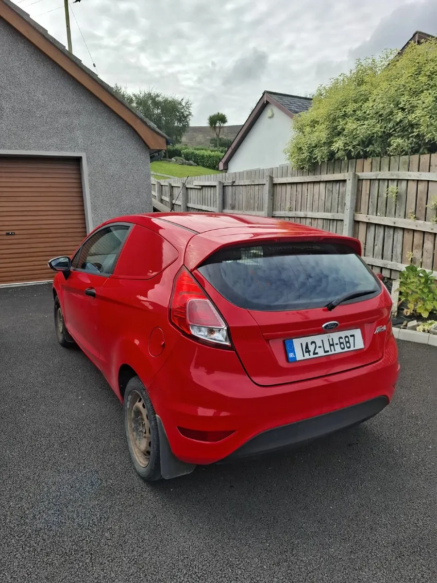Ford Fiesta 2014 - Image 2