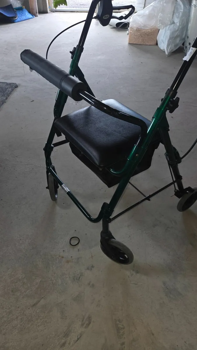 Mobile walking aid