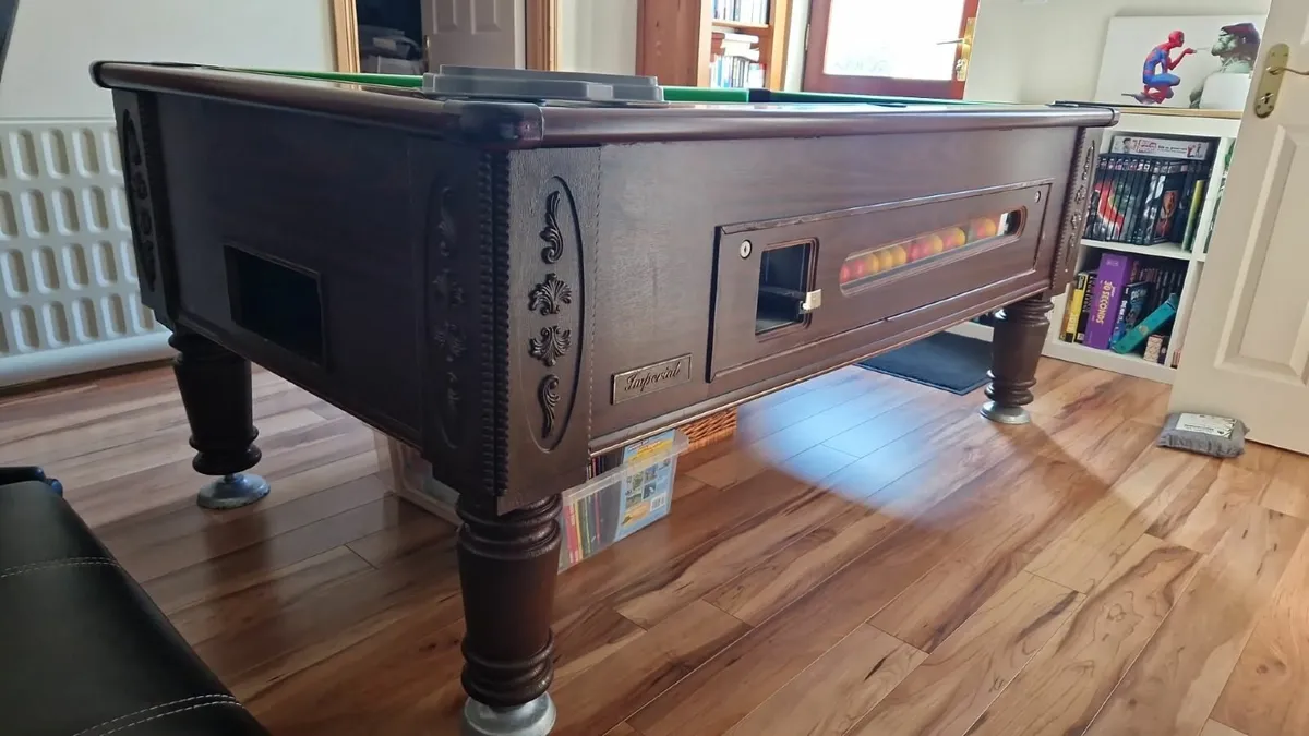 Pool table - Image 1