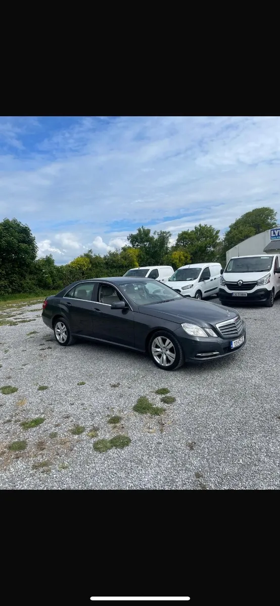Mercedes-Benz E-Class 2013 - Image 2