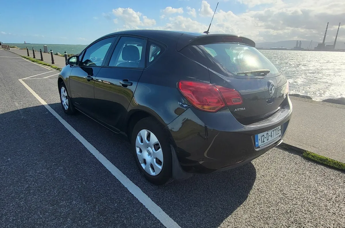 Vauxhall Astra 2012 - Image 2