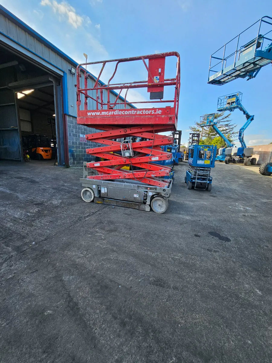 Cheap  Genie  Scissor lift - Image 1