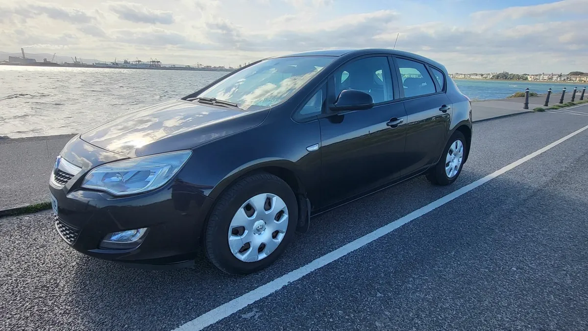Vauxhall Astra 2012 - Image 1