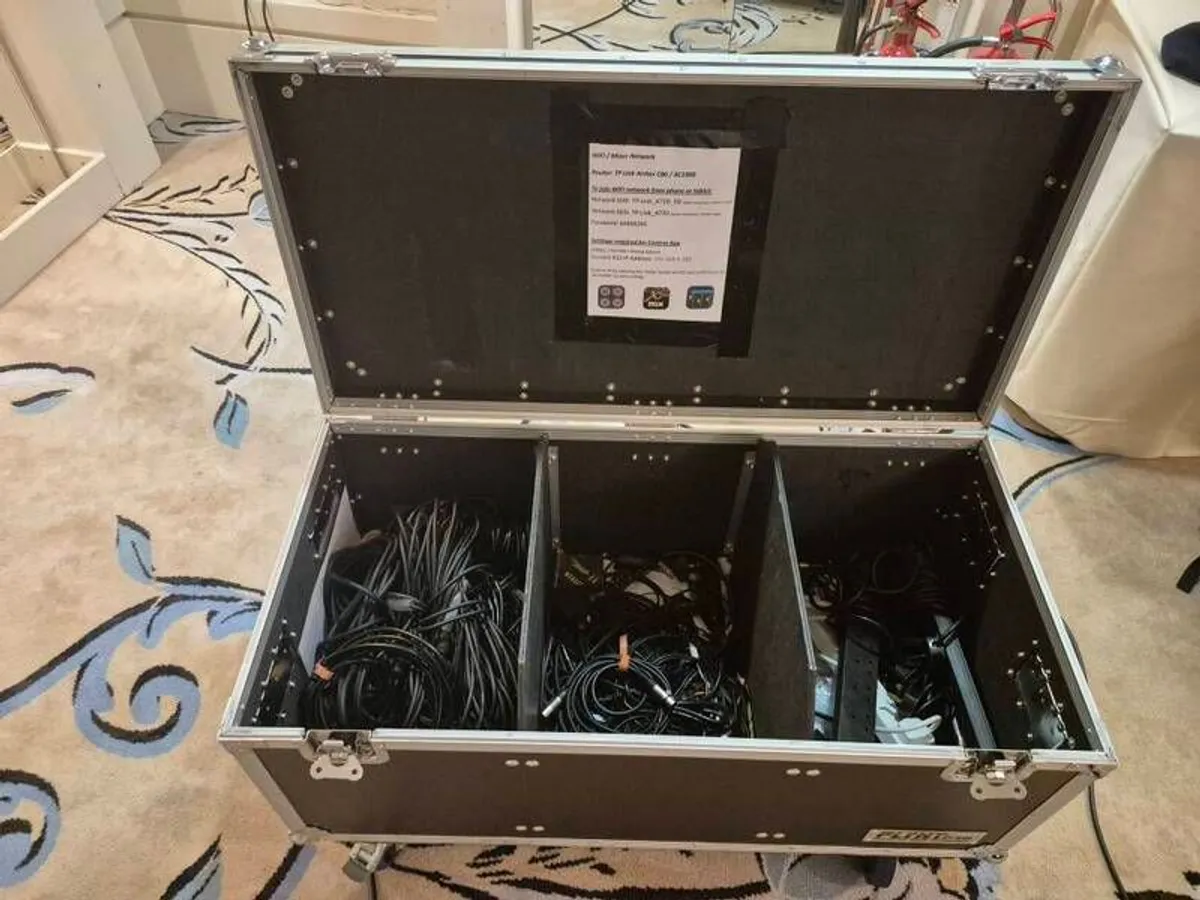 flight case' swan flight' perfect condition.  Perfect for leads, lights etc. - Image 1