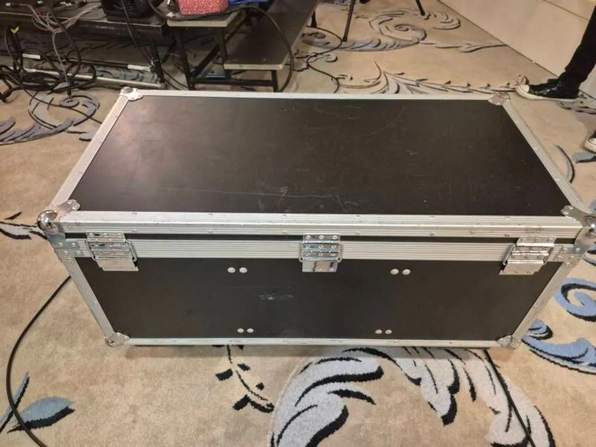 flight case' swan flight' perfect condition.  Perfect for leads, lights etc. - Image 2