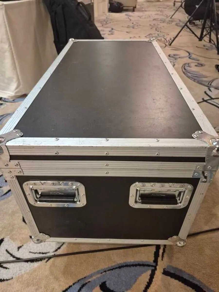 flight case' swan flight' perfect condition.  Perfect for leads, lights etc. - Image 3