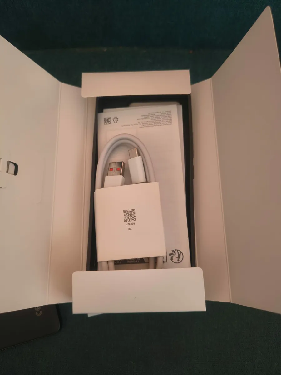 Xiaomi 14t pro 1TB - Image 3