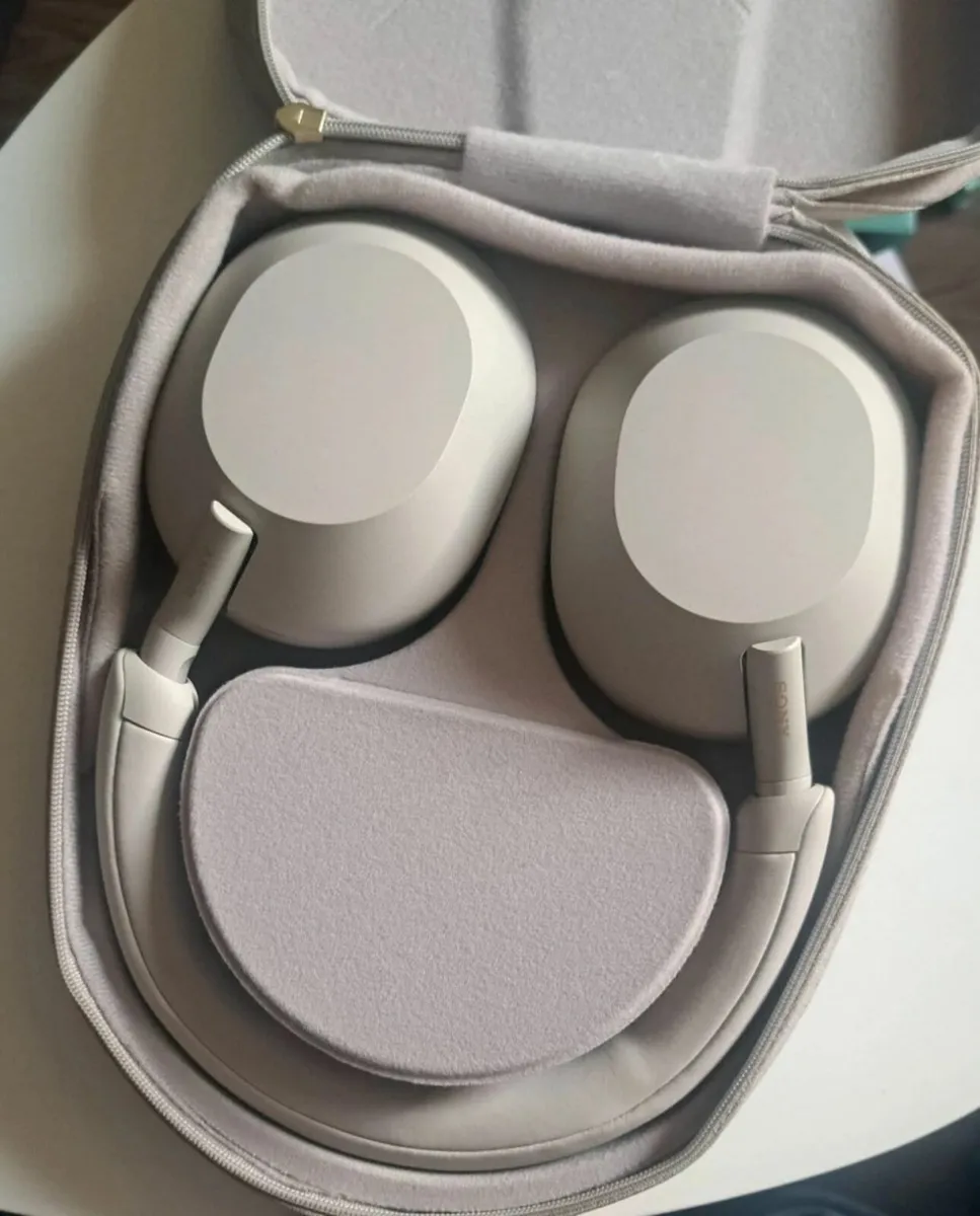 Headphones Sony WH-1000XM5 - Image 1