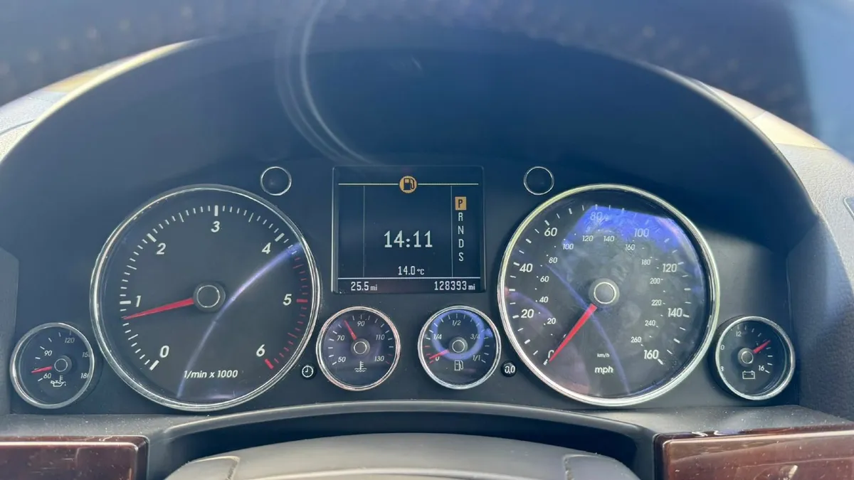 Volkswagen Touareg 2.5D Auto - Image 3