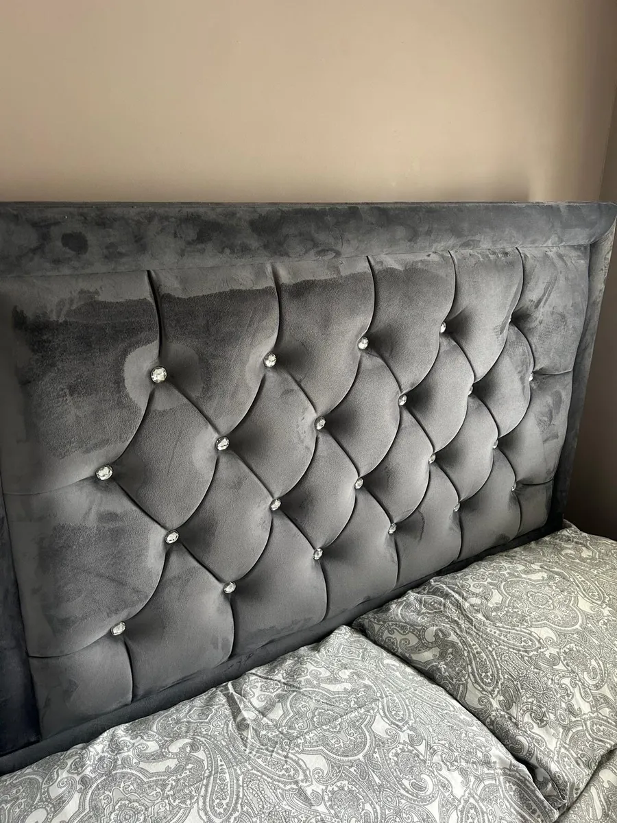 4ft Bed w/Mattress - Image 3