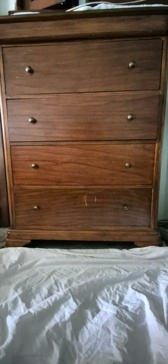 Mahogany bedroom suite.. SALE PRICE - Image 3