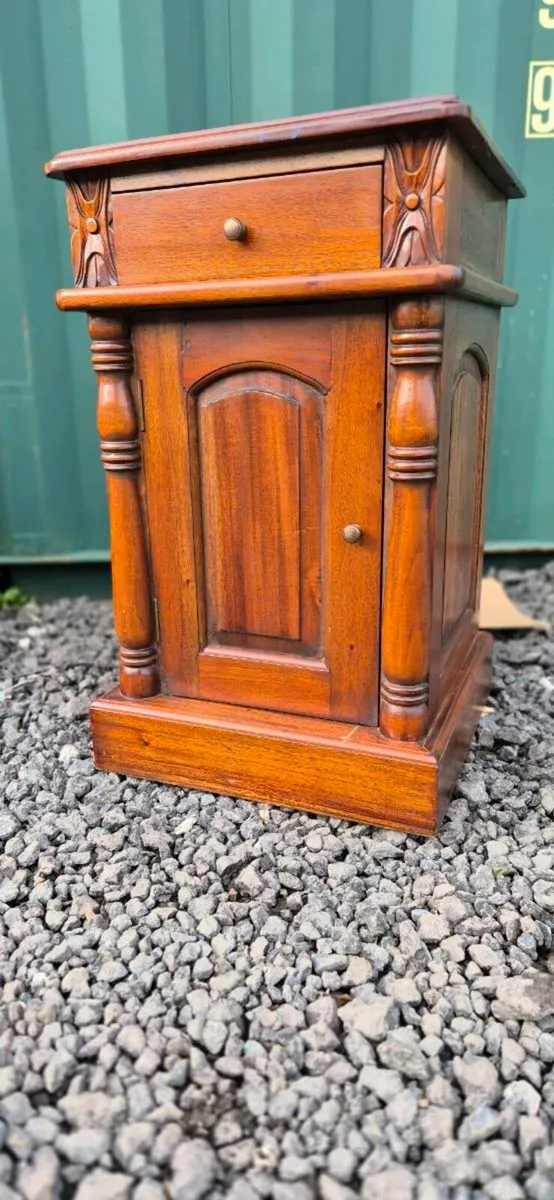 Mahogany bedroom suite.. SALE PRICE - Image 4
