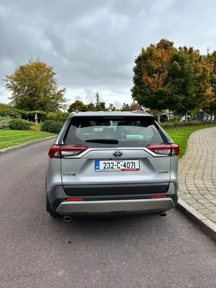 Toyota RAV4 2023 - Image 2