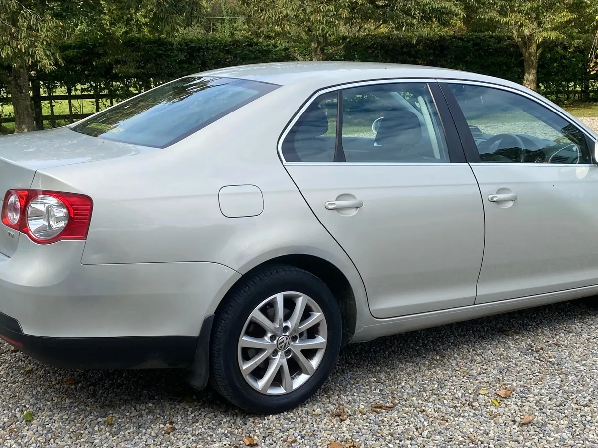 Volkswagen Jetta - Image 4