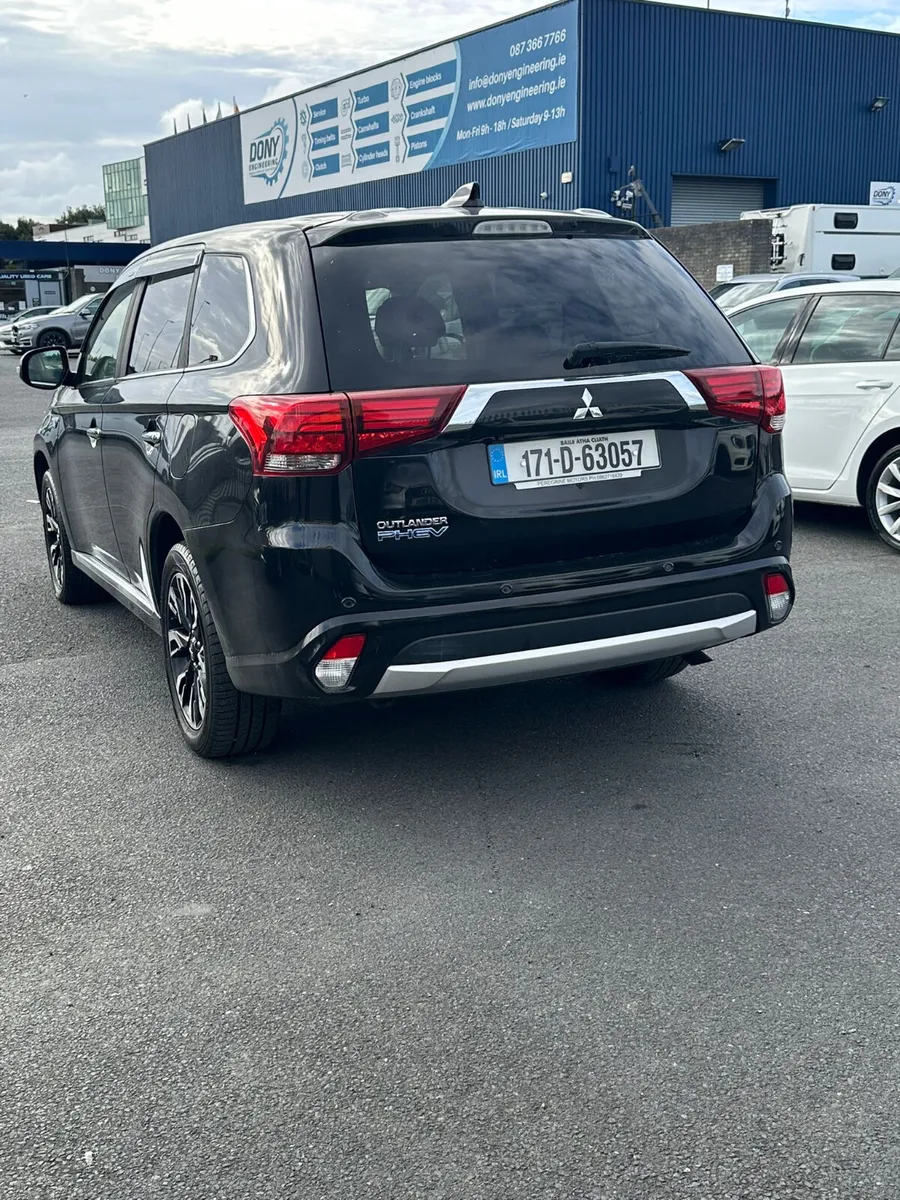 Mitsubishi Outlander hybrid - Image 4