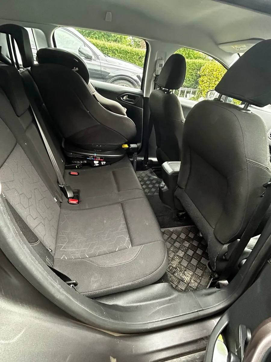 PEUGEOT 2008 - Image 4