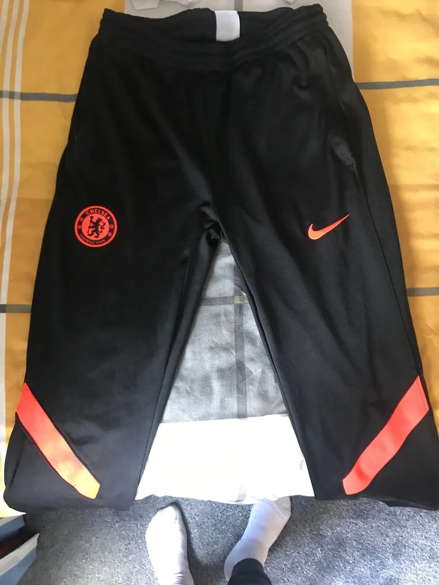 Chelsea football gear - Image 1