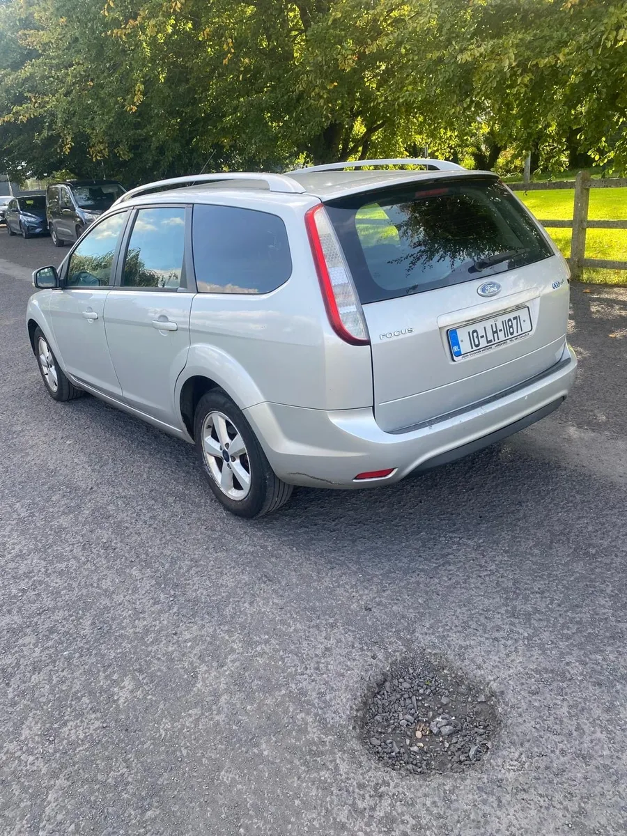 2010 Ford Focus - Image 2
