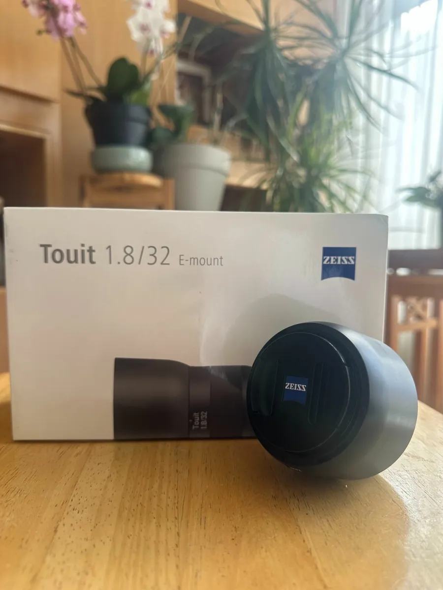 Carl Zeiss Touit 32mm f1.8 Sony E Mount - Image 2