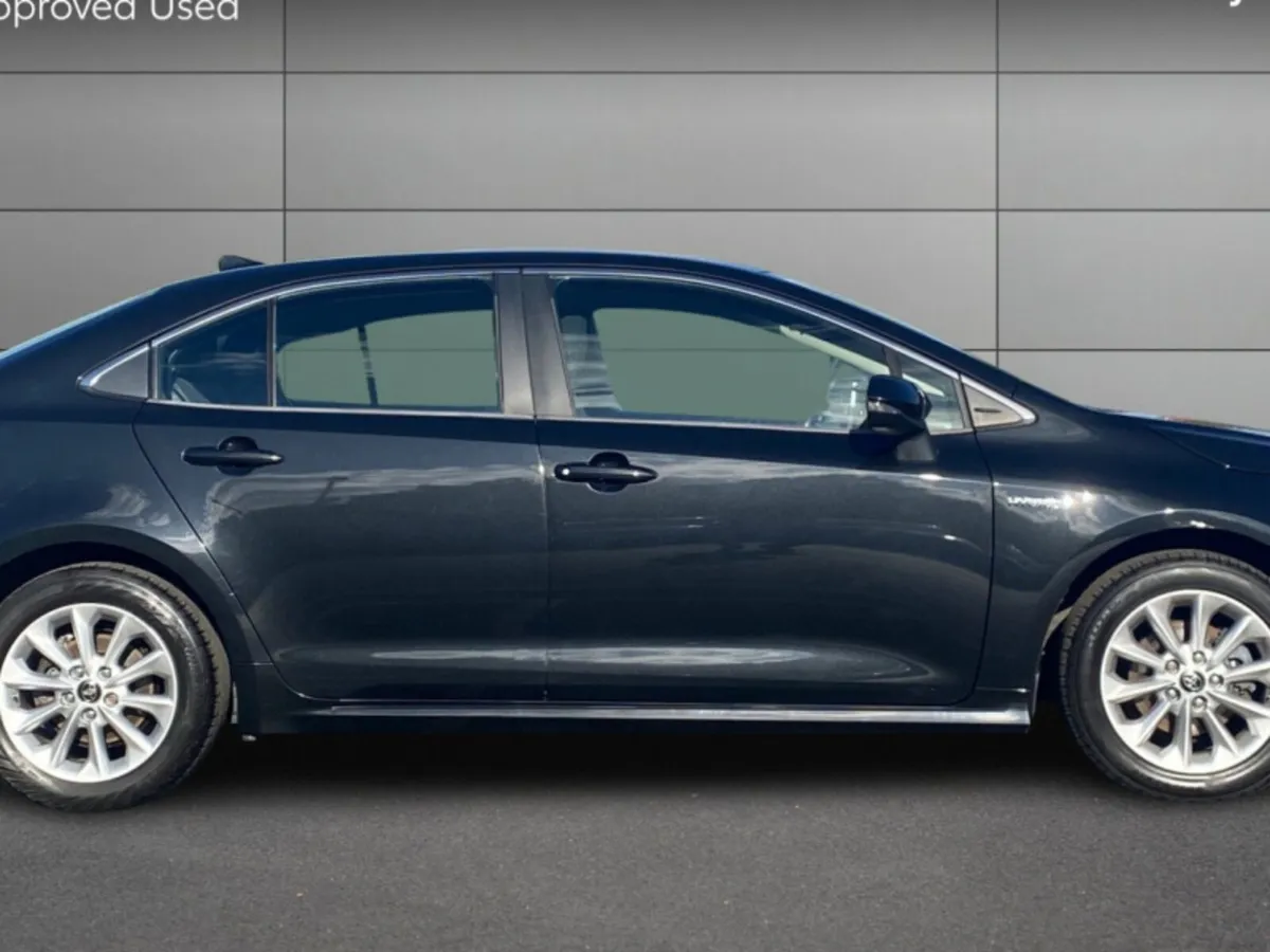 Toyota Corolla Hybrid Luna Saloon - Image 3